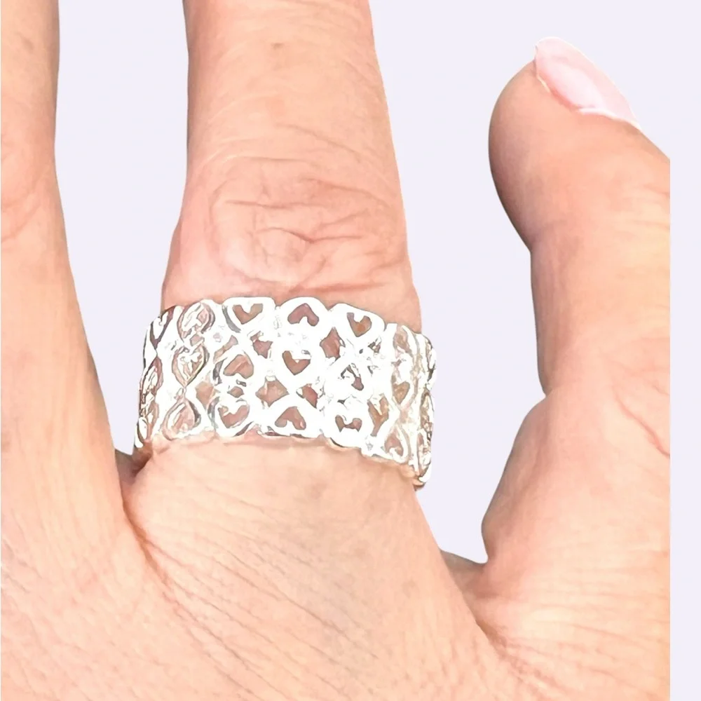Silver Heart Pattern Ring - Picture 3 of 12